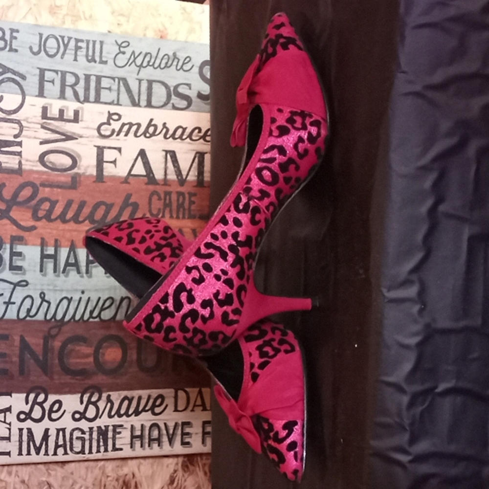 Fahrenheit hot pink heels